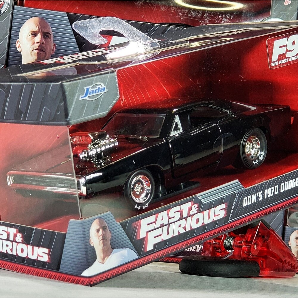 Jada Fast & The Furious Dom's 1970 Dodge Charger 1:32 Diecast Collectible Car - Picture 8 of 8
